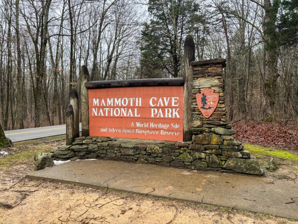 mammoth cave national park sign